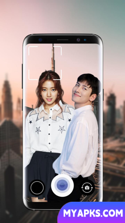 Park Shin Hye tira selfie com um ídolo